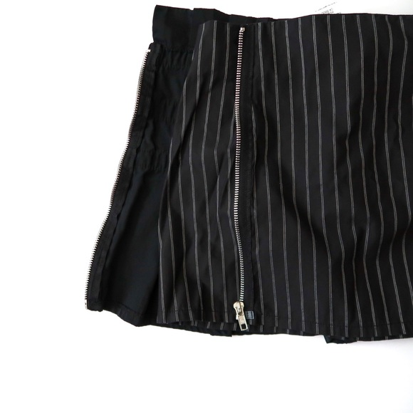 Bebe Yk2 Mini Skirt with Belt and Stripes - Picture 4 of 7
